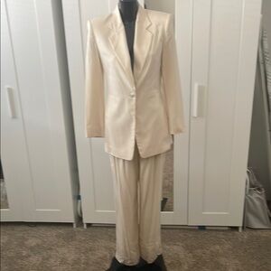 Cream Tailored two pieces women Suit with Notched Lapels